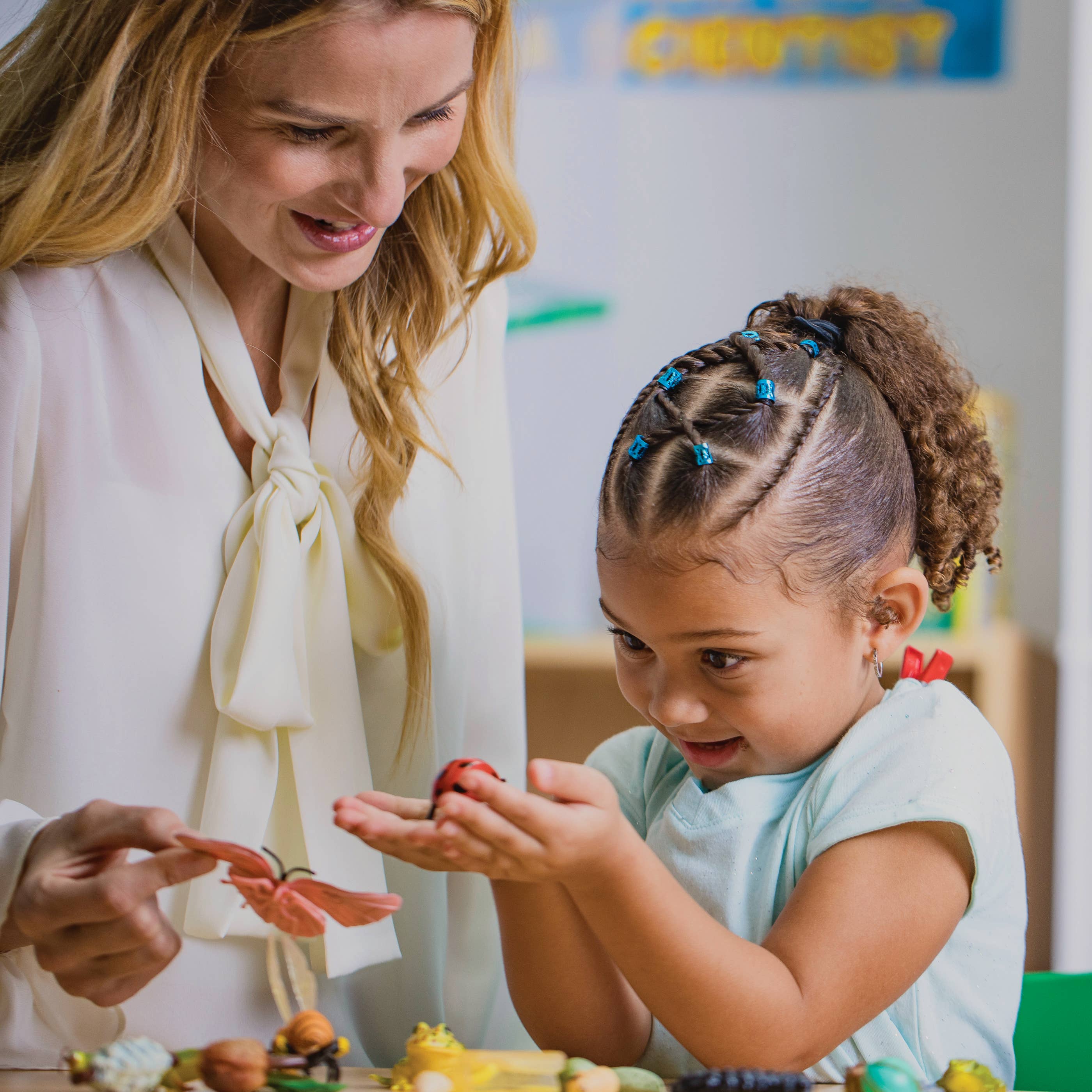 INSECT LORE - Vente Figurine – enfant - Figurines du cycle de vie - Ensemble de 24 pièces6