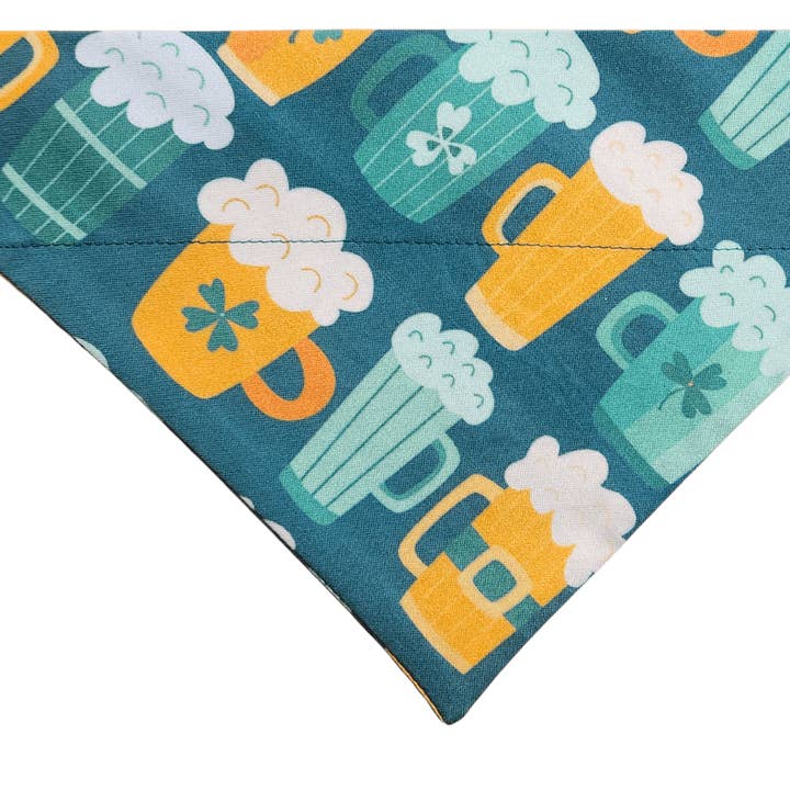 Lucky Brews Huisdier Bandana voor wholesale door Mutty Mornings