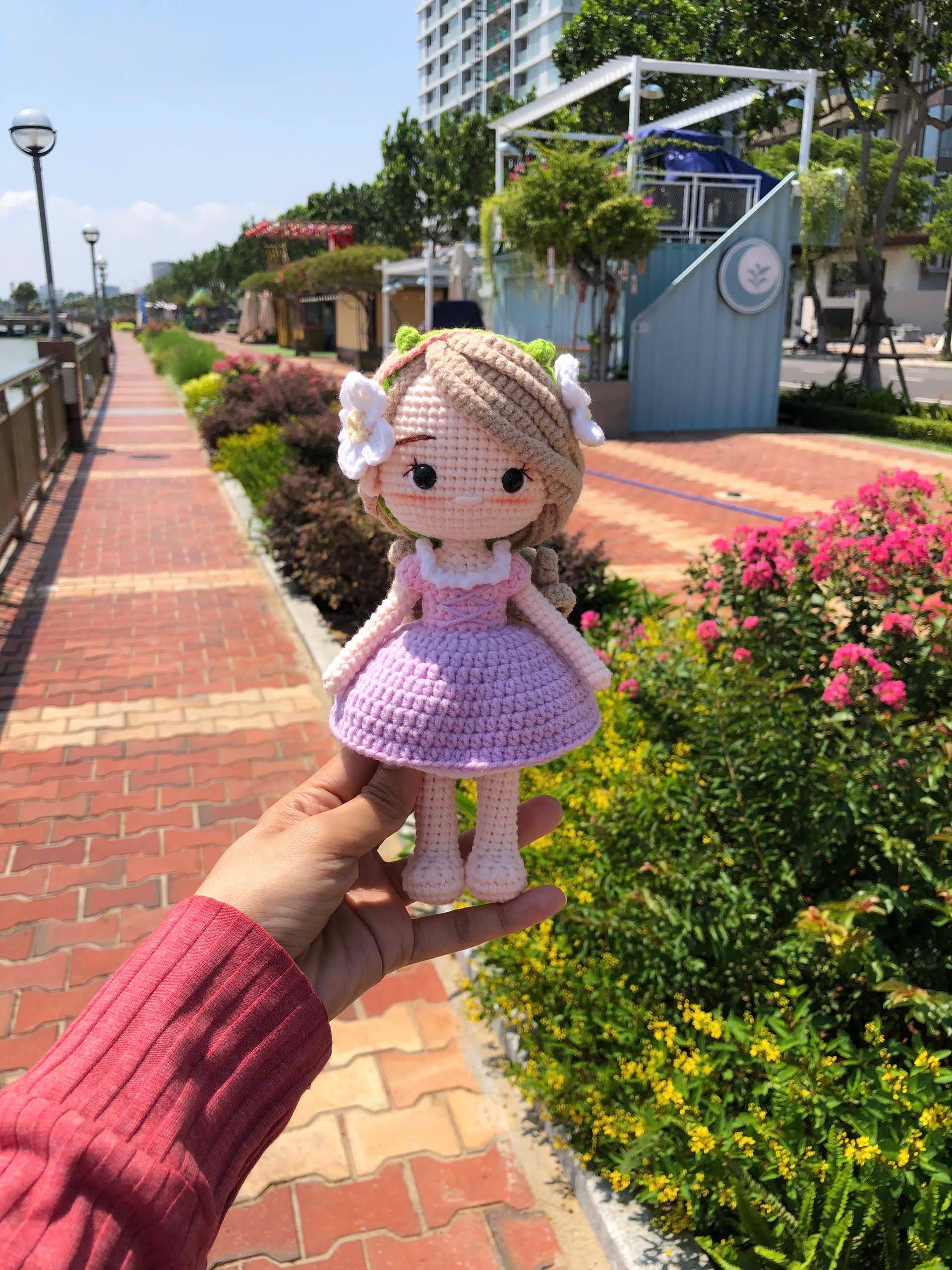 TOMOPOD LLC – wholesale Decorative tabletop object – Princess Crochet Doll, Princess Amigurumi, Cute Girly Gift1