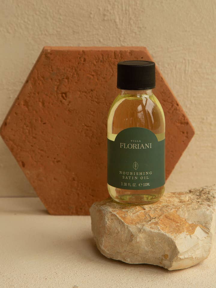 Nourishing Satin Oil for wholesale by Villa Floriani