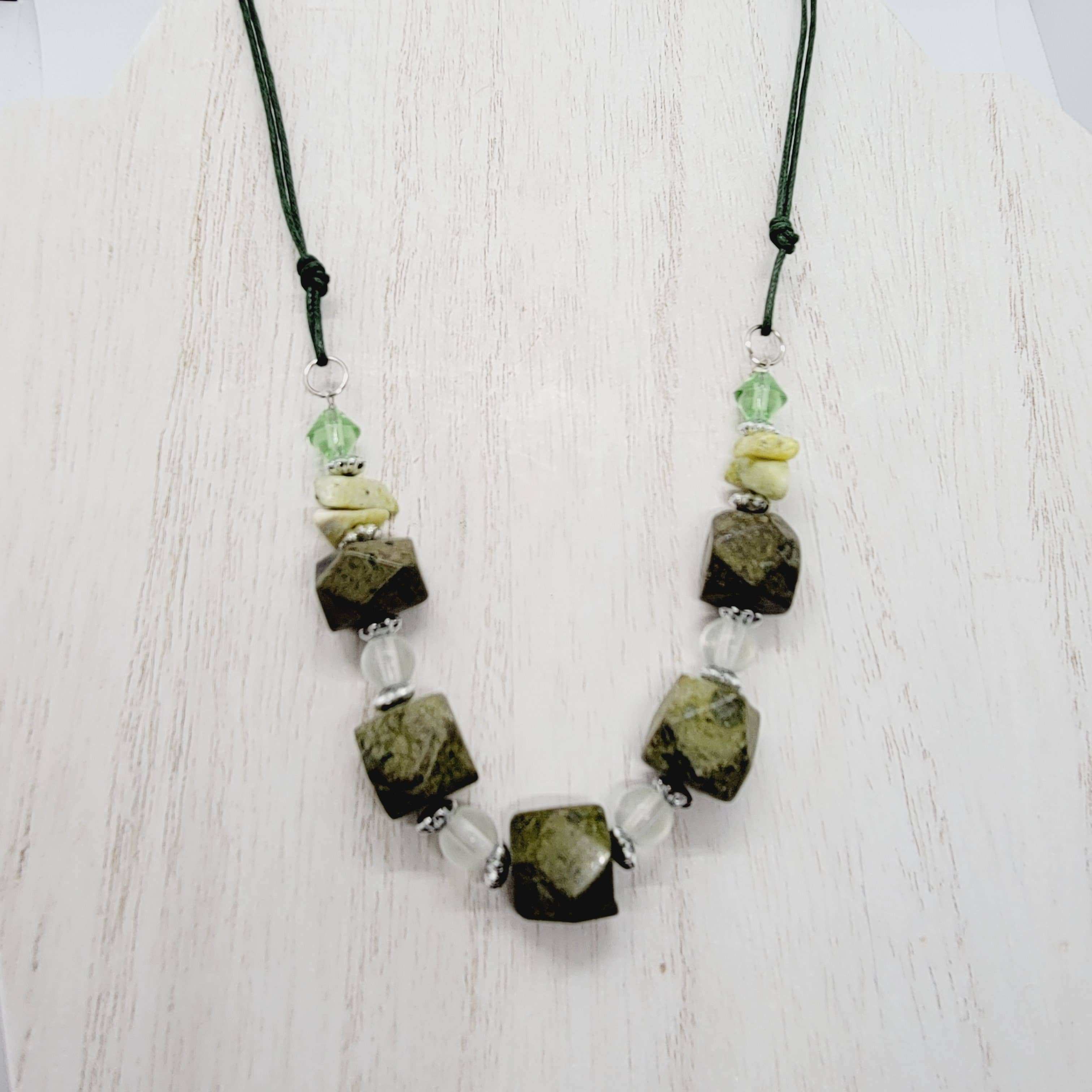 The Raven's Edge - Wholesale Beaded/Pearl Necklace - Beaded Serpentine Multi Stone Necklace Cellar Item1