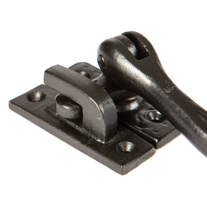 Rinkit Ltd – wholesale Knob/pull – 90mm Right Hand Black Rustic Window Fastener Hammer & Tongs1