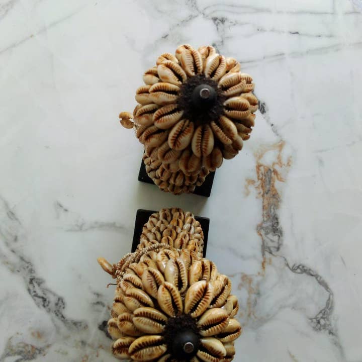 HOME DECOR FR - Wholesale Decorative Figurine - Couple of Namji dolls in cowries2