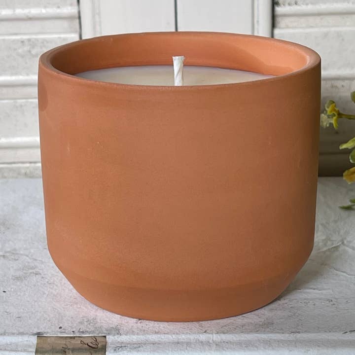 Vela de Soja Santal+ Tabaco 9oz em Cerâmica de Terracota por atacado de 1858 Candle Co