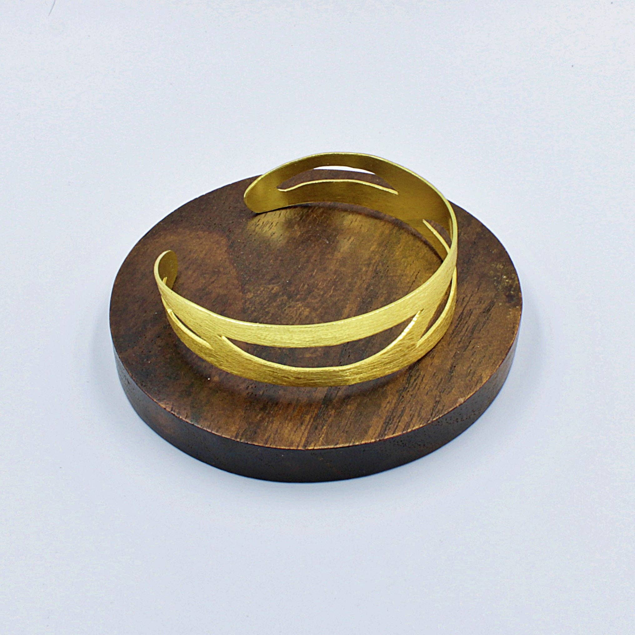 LA MAR - Wholesale Cuff Bracelet - AURA gold-plated bracelet - Design with character6