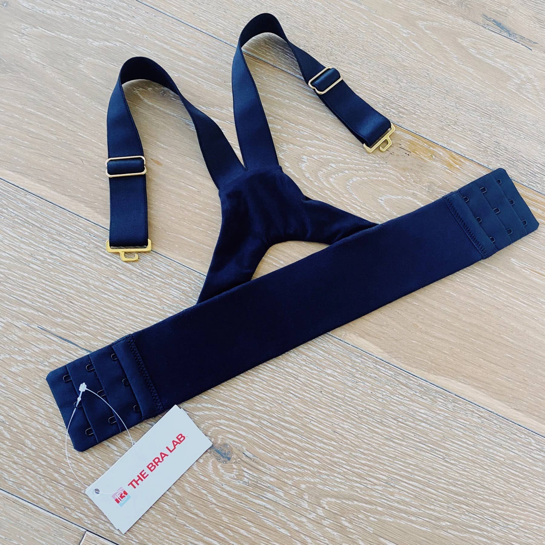 Schwarz ERGONOMISCHES SCHWARZES RÜCKENBAND für den Großhandel auf Faire4