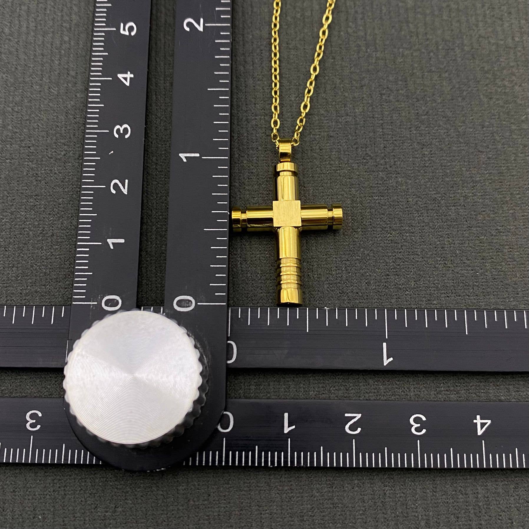 Mio Queena - Vendita all'ingrosso Collana con ciondolo/pendaglio - Collana con pendente a croce in acciaio inossidabile placcato oro 18K - FGS4