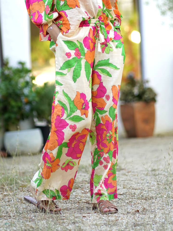 Calça Anela com Estampa Floral Bege Multi por atacado de Dolma