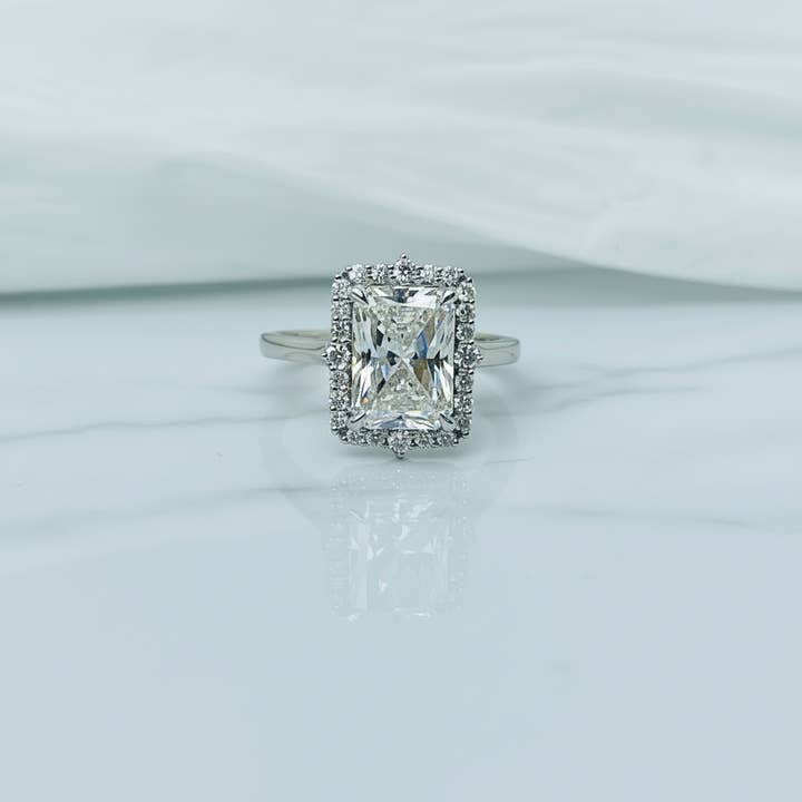 Triple C Diamonds – Großhandel Verlobungsringe – 3 Karat Radiant-Schliff Halo 14K Massivgold Solitär Diamant Verlobungsring5