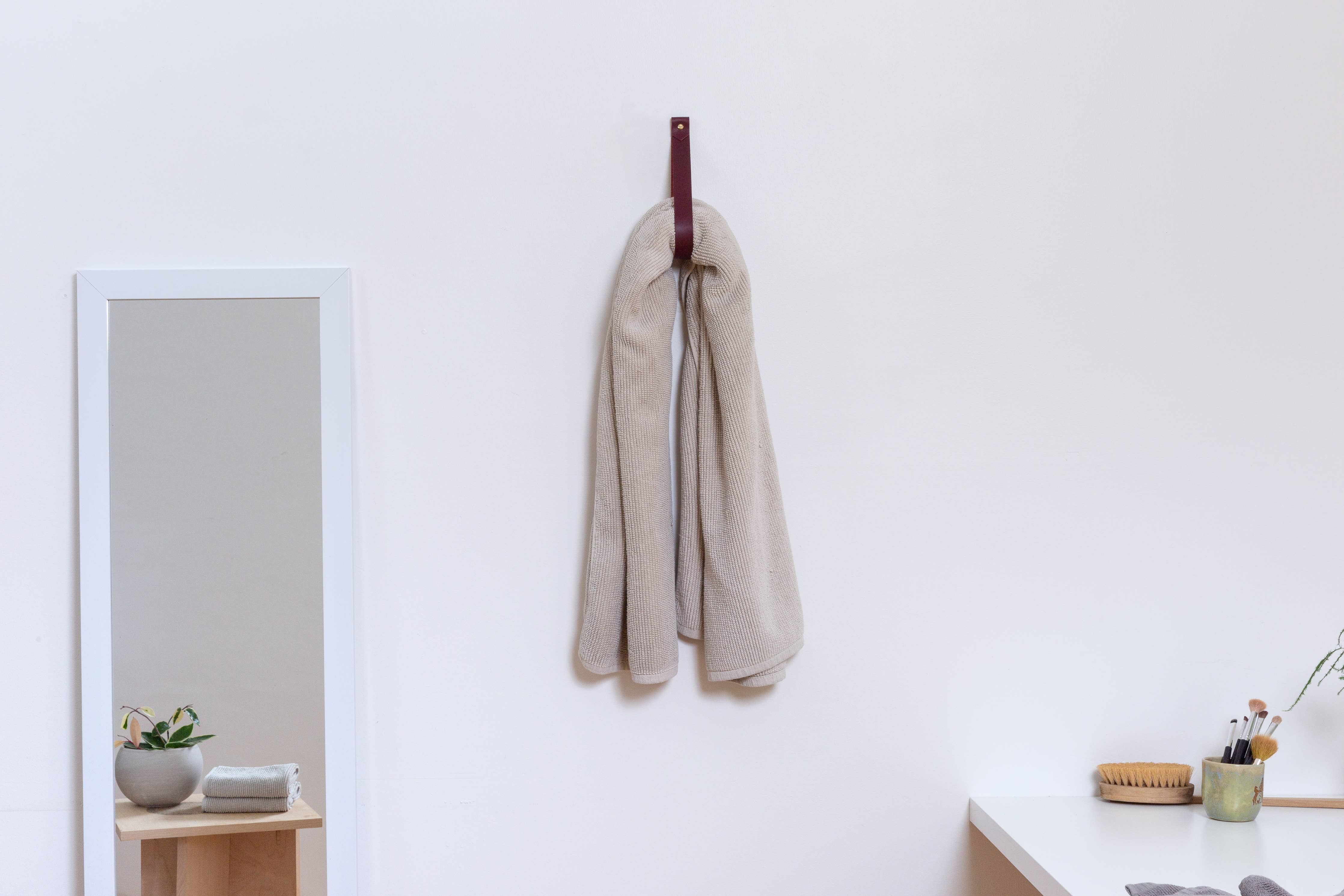 Keyaiira – wholesale Väggkrok – Stor läder väggrem [V'ed end]5