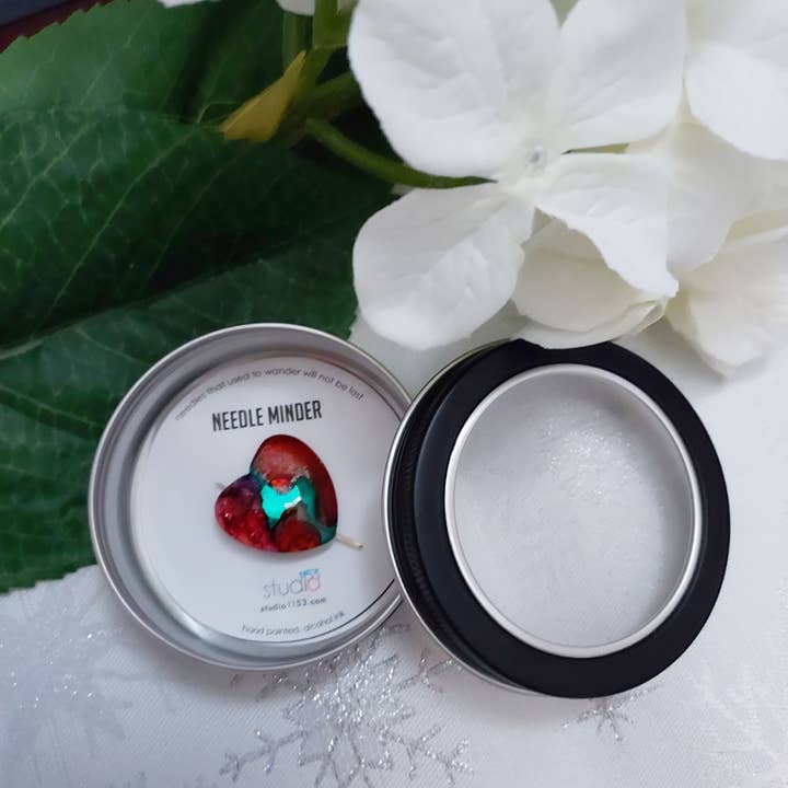 Studio 1153 - Wholesale Knitting/Crochet Supplies - Needle Minder-Hand Painted Glass Magnet For Your Work of Art