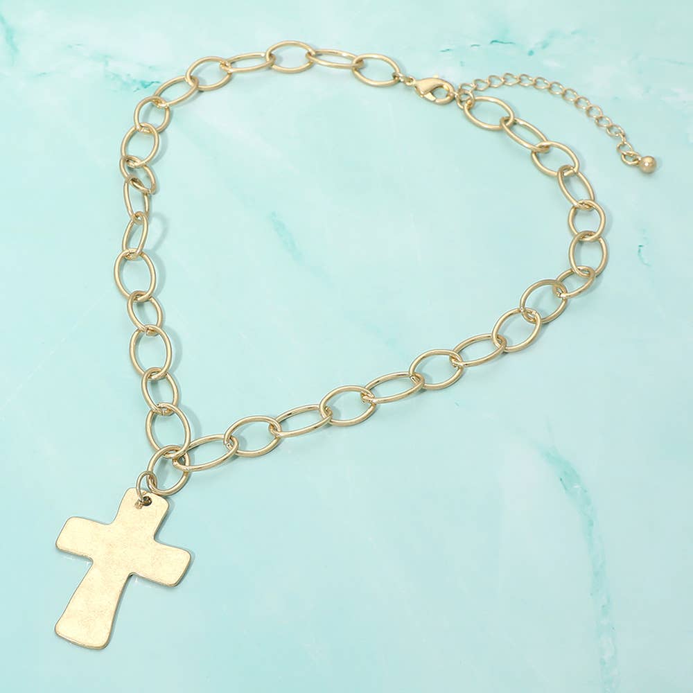 Sensibling Corp. – wholesale Hänge-/berlockhalsband – Halsband med ett korshänge i 18K guldplätering och en oval länkad kedja.8