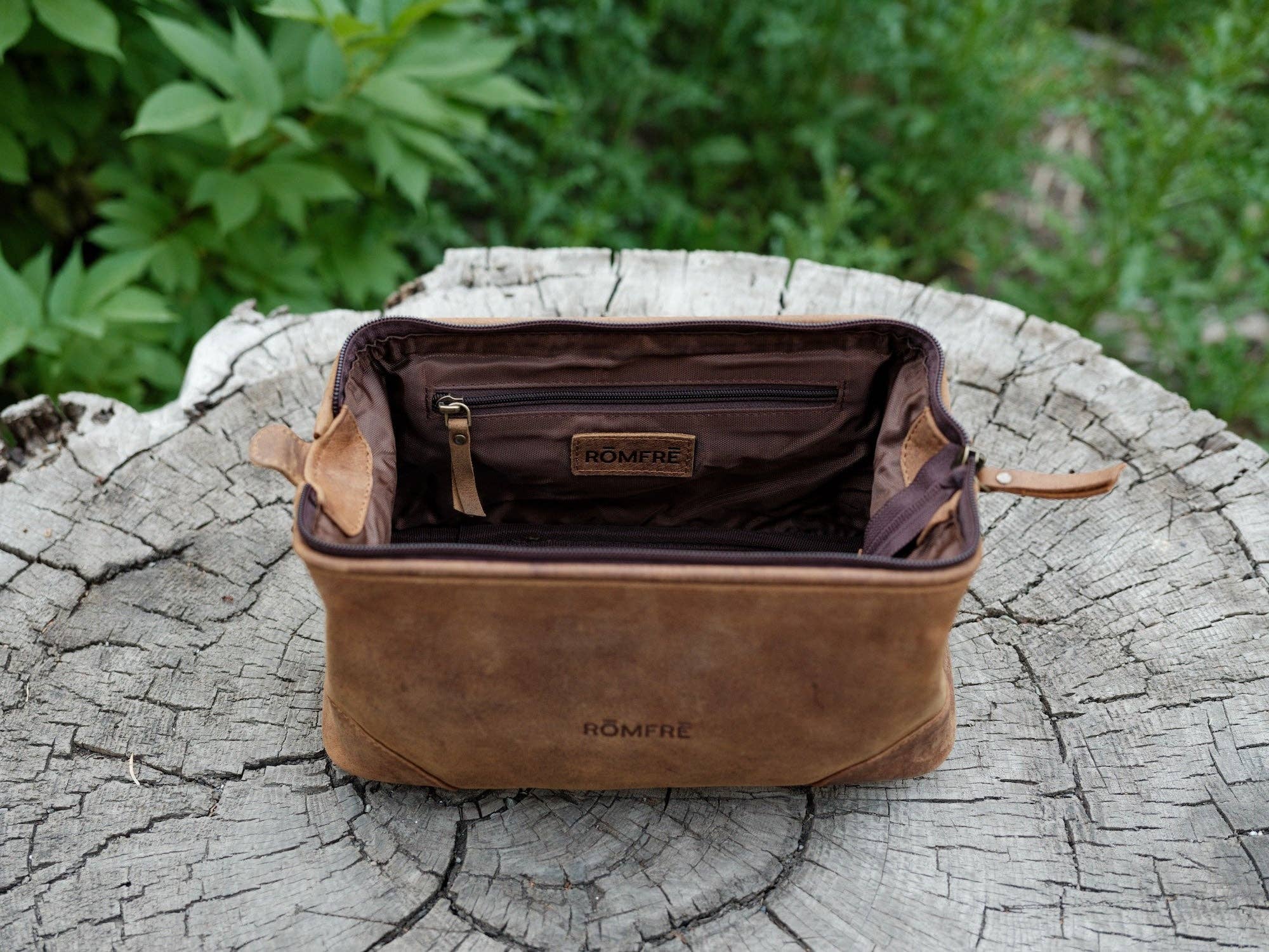 Rōmfrē Travel Co. – wholesale Necessär - Unisex – Bred Mun Dopp2