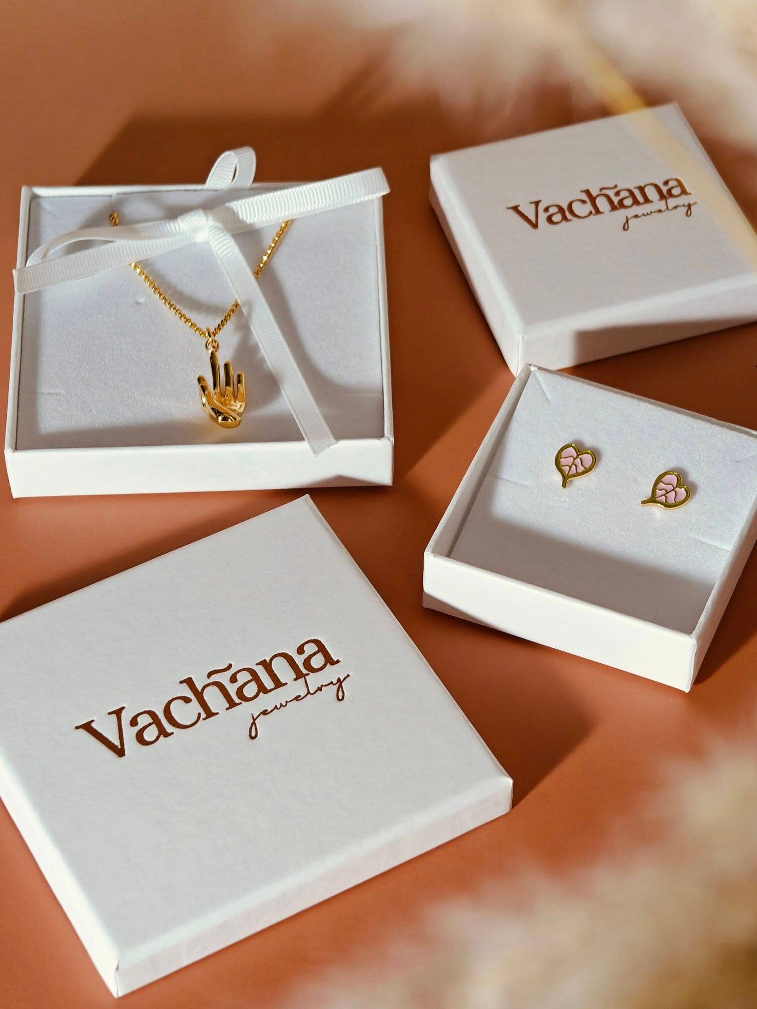 Vachana – wholesale Pendant/charm necklace – Elegant Round Natural Green Jade Necklace1