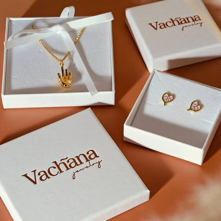 Vachana – wholesale Pendant/charm necklace – Elegant Round Natural Green Jade Necklace1