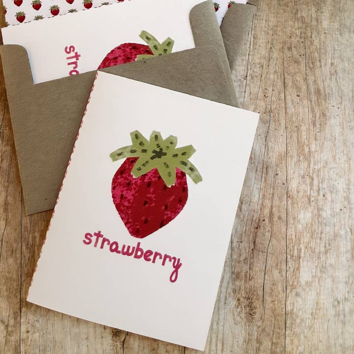Jordgubbsfält A2 Gratulationskort — Jordgubbsmönstrat Kuvert. för wholesale av Slow Notes
