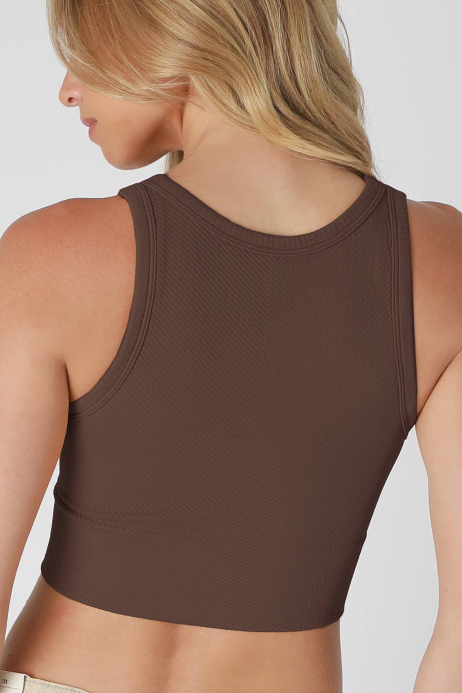 NIKIBIKI – Top de malha - Mulher por atacado – NS7933 - Top recortado Chevron Highneck19