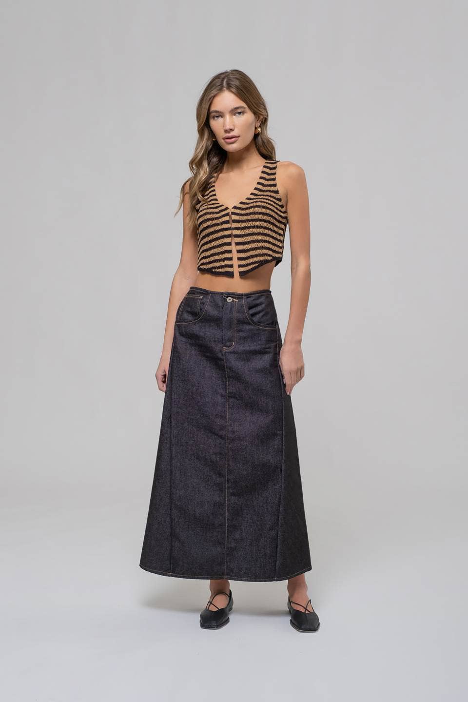 The Workshop Studio - Vendita all'ingrosso Gilè imbottito - Donna - Gilet a maglia crochet a righe con scollo a V e chiusura frontale con gancetto4