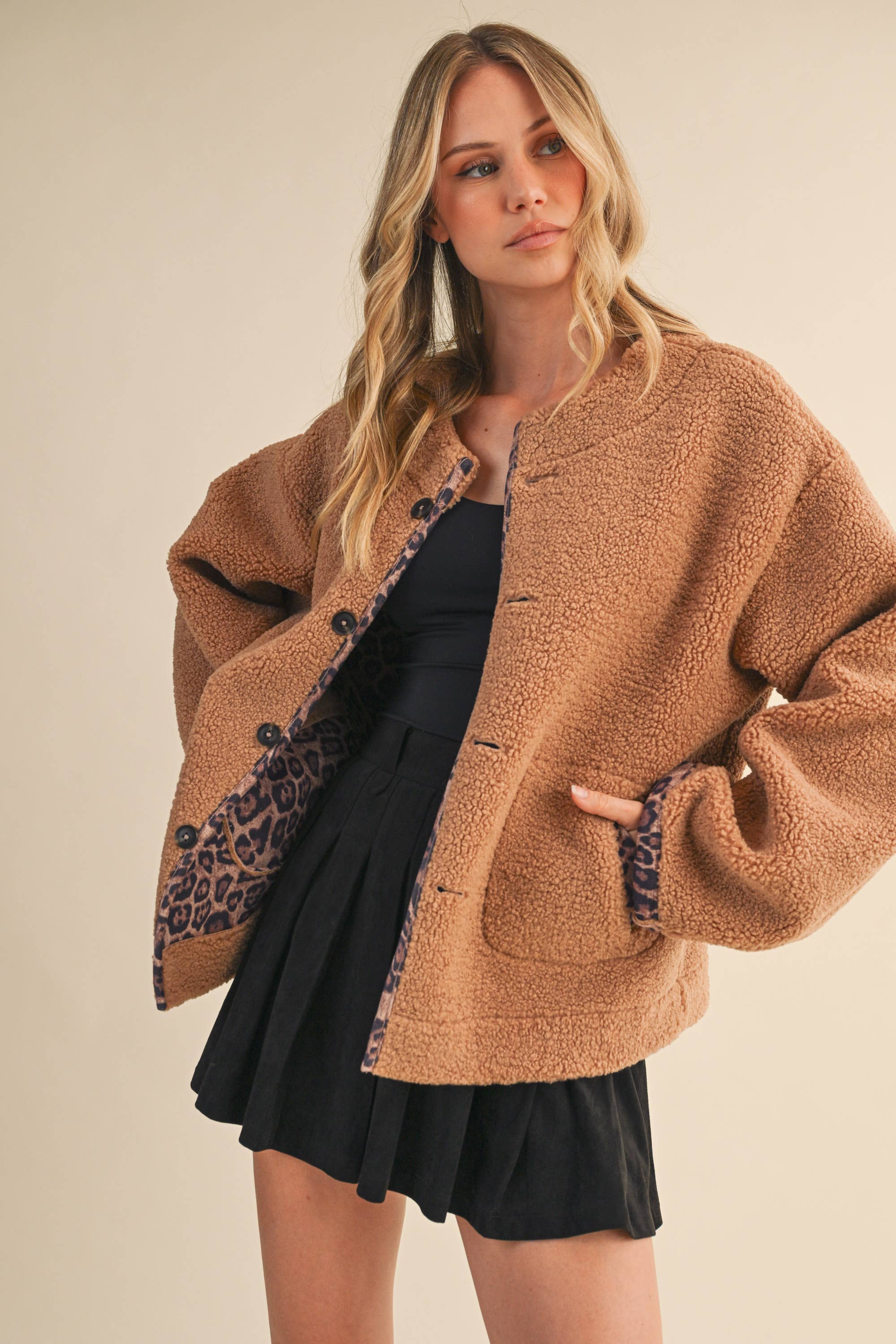 IJ1639 LEOPARD REVERSIBLE TEDDY LEOPARD QUILTED JACKET for wholesale on Faire21