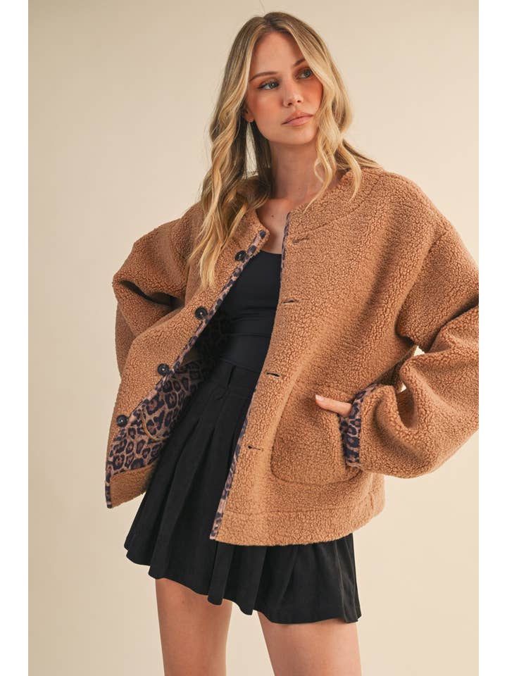 IJ1639 LEOPARD REVERSIBLE TEDDY LEOPARD QUILTED JACKET for wholesale on Faire21