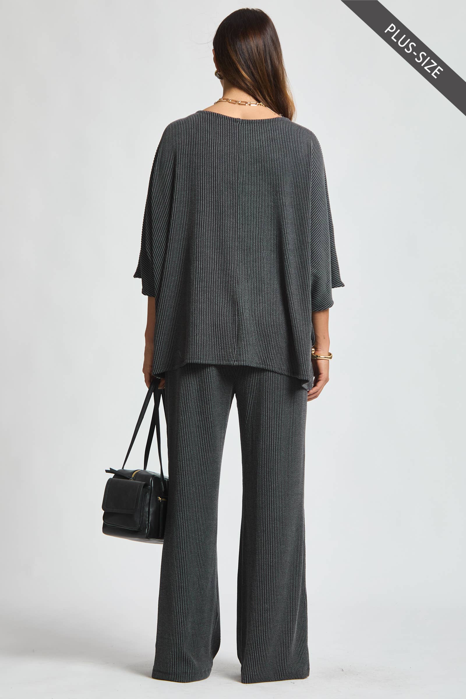 Dear Scarlett – Großhandel Set aus Oberteil und Hose (NICHT Loungewear) – Damen – Übergrößen Rippen-Poncho-Top + Fließende Weitbein-Hose4