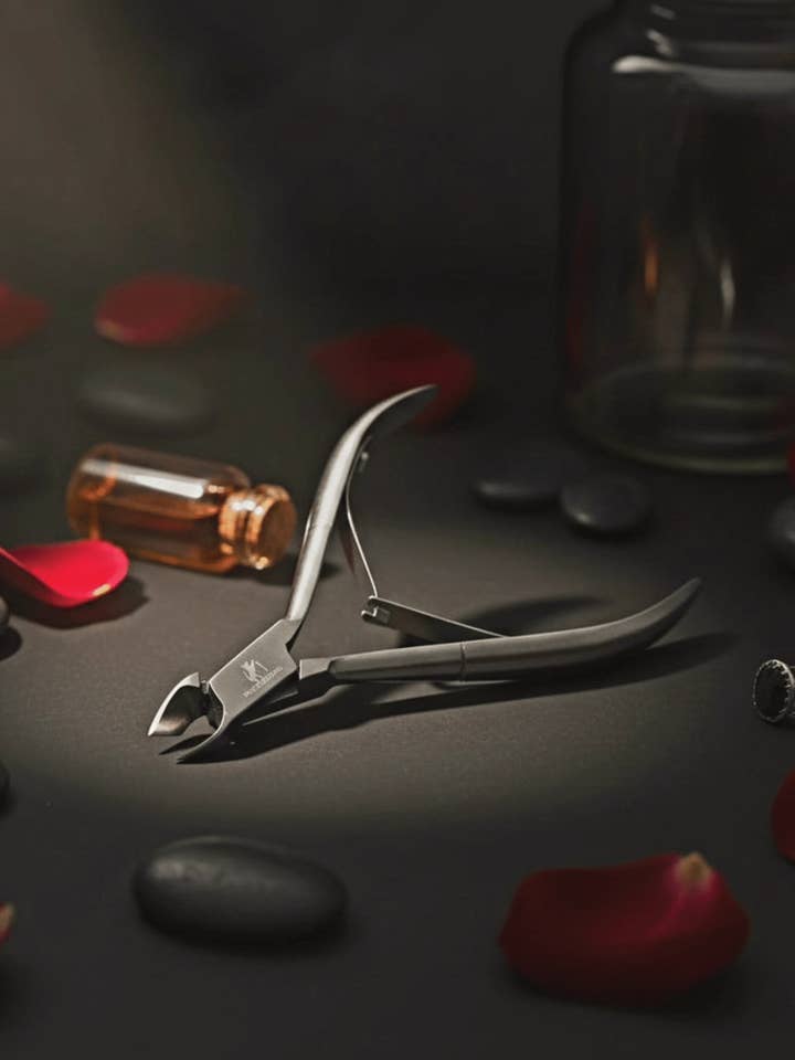 Addio cuticole testarde: taglierina per cuticole Sword Edge Premium per la vendita all'ingrosso da parte di Sword Edge