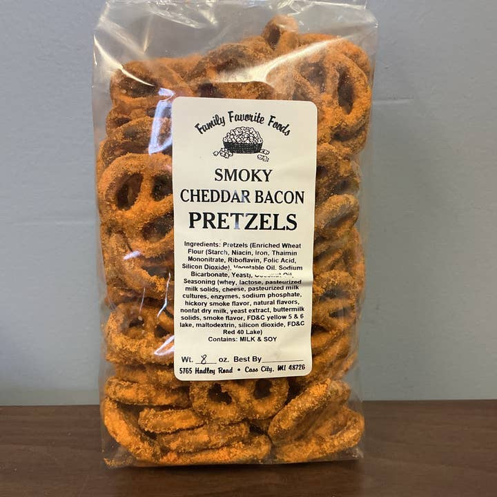 Cibi Preferiti di Famiglia Pretzel al Cheddar Affumicato e Pancetta per la vendita all'ingrosso da parte di Thumbknuckle Market Inc