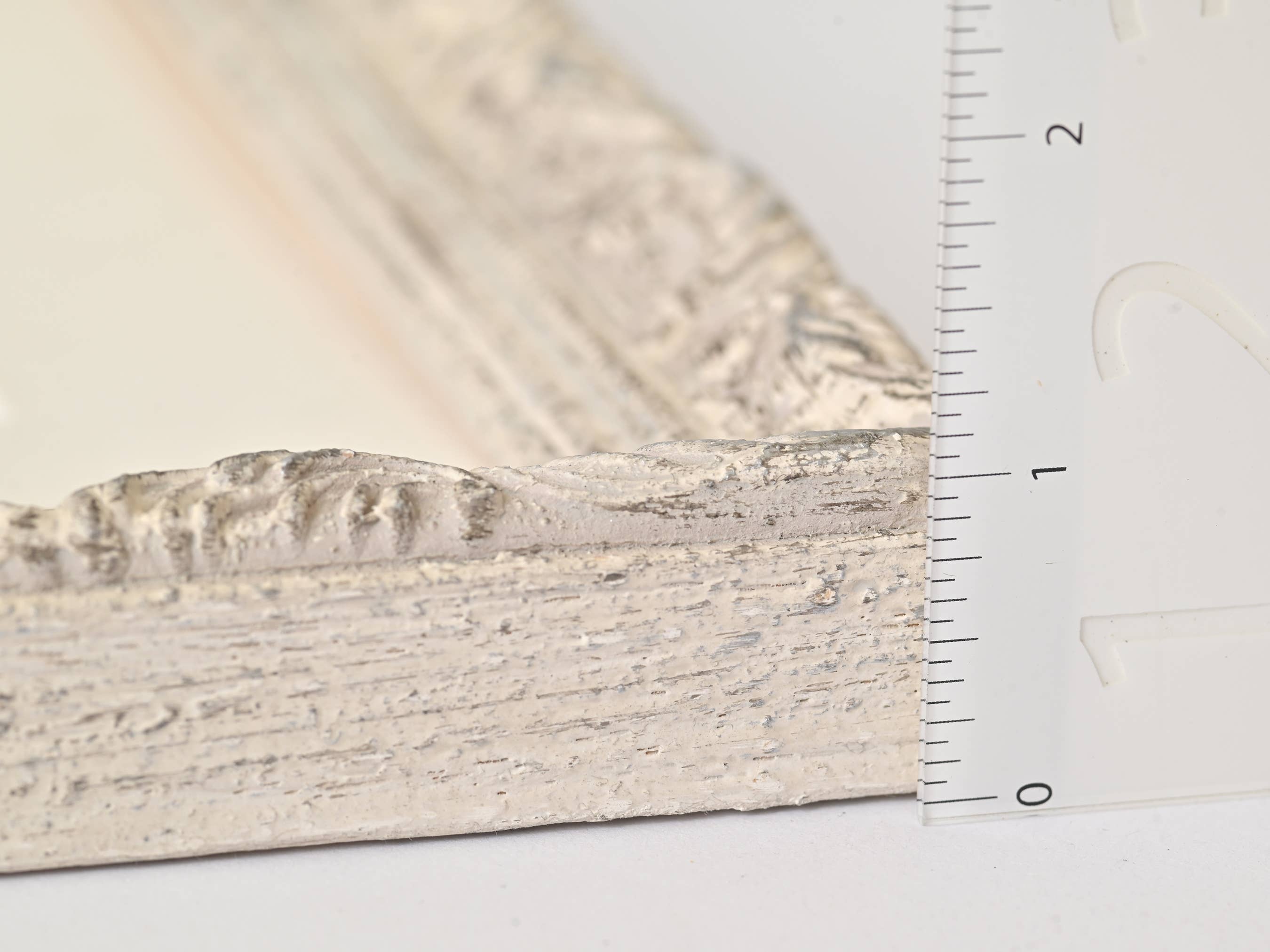 Riveros Frames - Vente Cadres photos - Profil orné peint en blanc avec finition rustique - 1863WH8