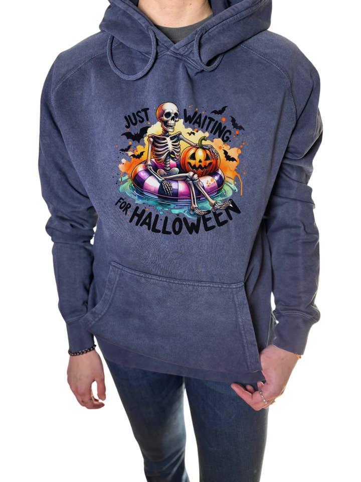 Venter bare på Halloween Vintage Wash Hoodie for engroshandel hos NyteSky Apparel