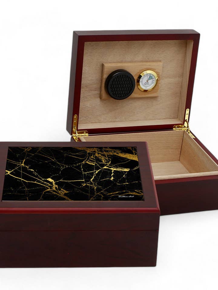SCATOLA UMIDIFICATORE PER SIGARI: Finitura Satinata in Mogano di Lusso completamente foderata in Legno di Cedro - Marmo Nero di Carrara per la vendita all'ingrosso da parte di SublimArt