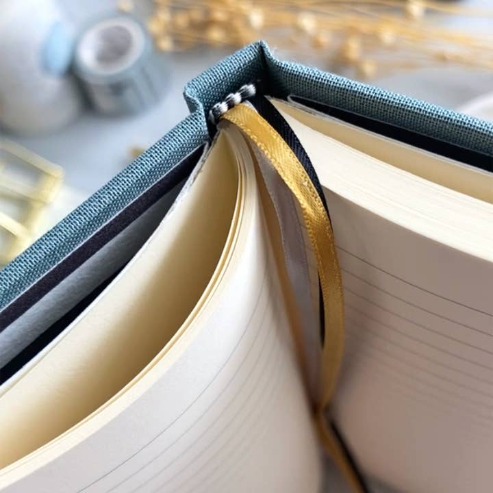 Lyxig handgjord anteckningsbok täckt med boktyg och kapitälband för wholesale av PAPERCROWN NI