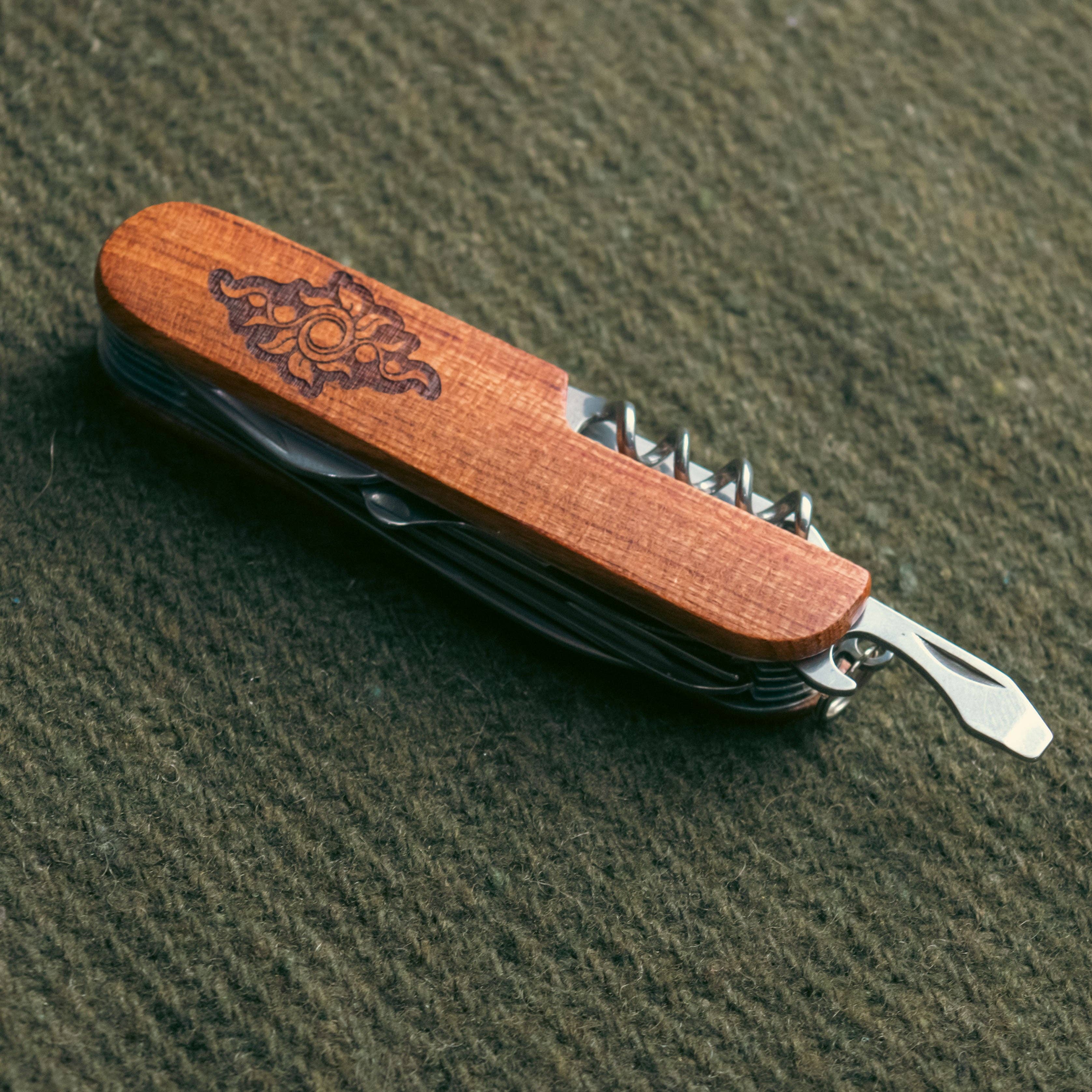 We Geek Together - Wholesale Pocket Knife/Holder - Nature's Pathway 11-in-1 Pocketknife8