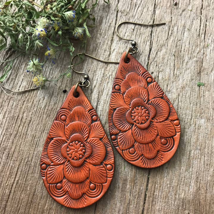 Red Pony Leather Goods - Vente Boucles d'oreilles pendantes - Boucles d'oreilles Boho Western en cuir Mandala en forme de larme6
