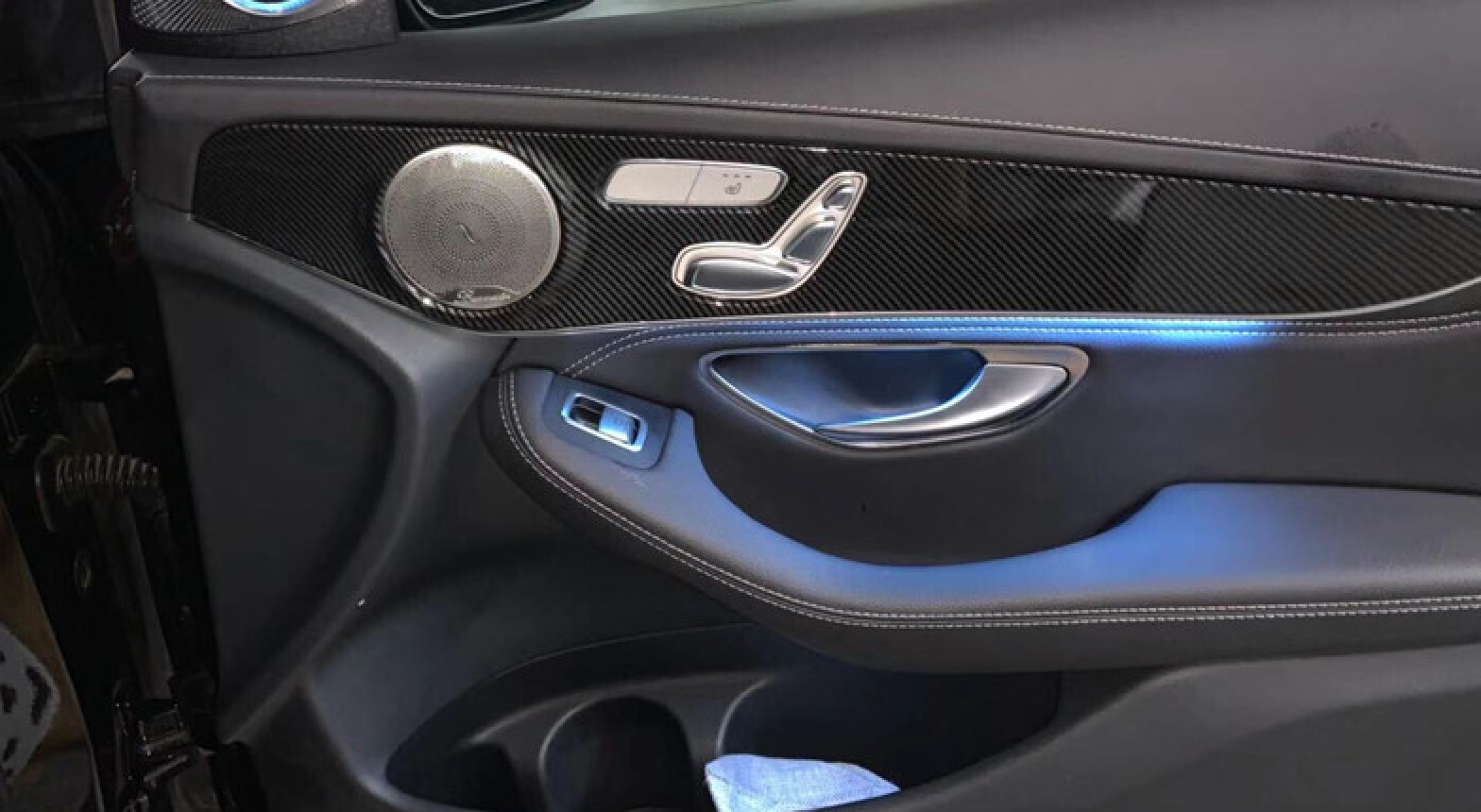 Carbon Deluxe - Wholesale Car Decorative Charm - Unisex - CD carbon interior trim strips for Mercedes C class W2054