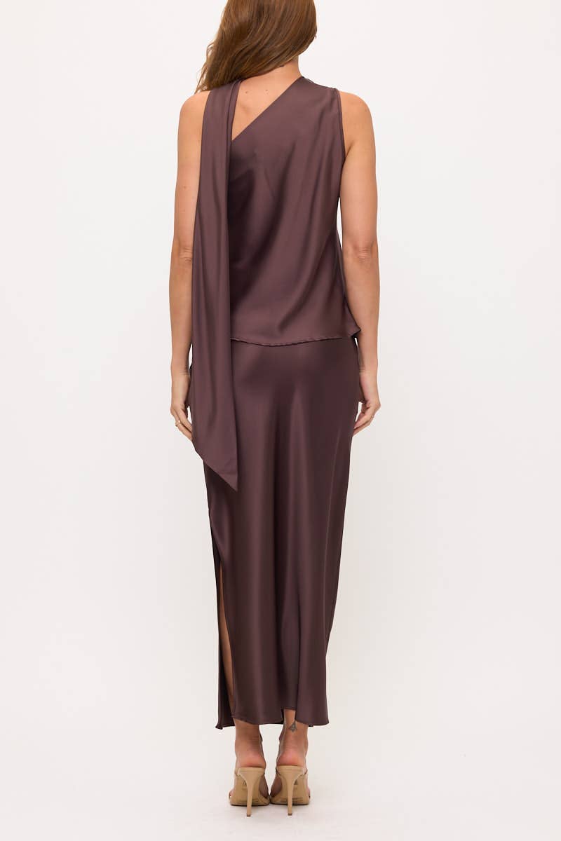 Castanho Top de Cetim de Um Ombro com Detalhe de Lenço, Fabricado nos EUA para venda a revendedores na Faire5