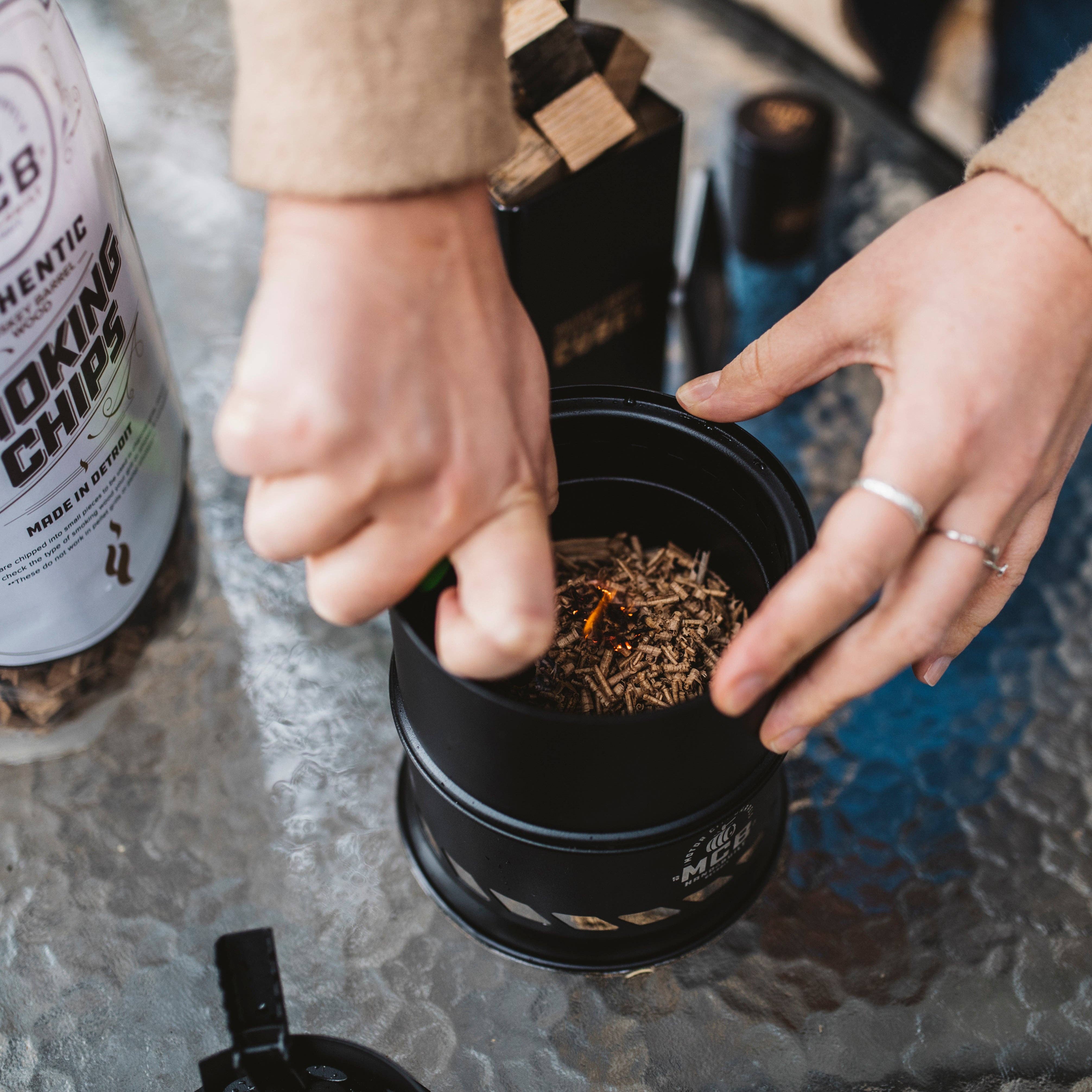 Motor City Barrels – Poço de fogo por atacado – Mini fogueira sem fumaça com cubos de madeira para defumar em barril2