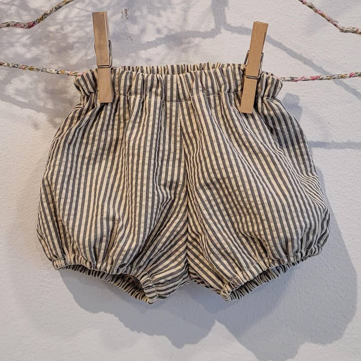 GRENOUILLE RAYÉE GRIS/CRU pour la vente par Mia y Lia