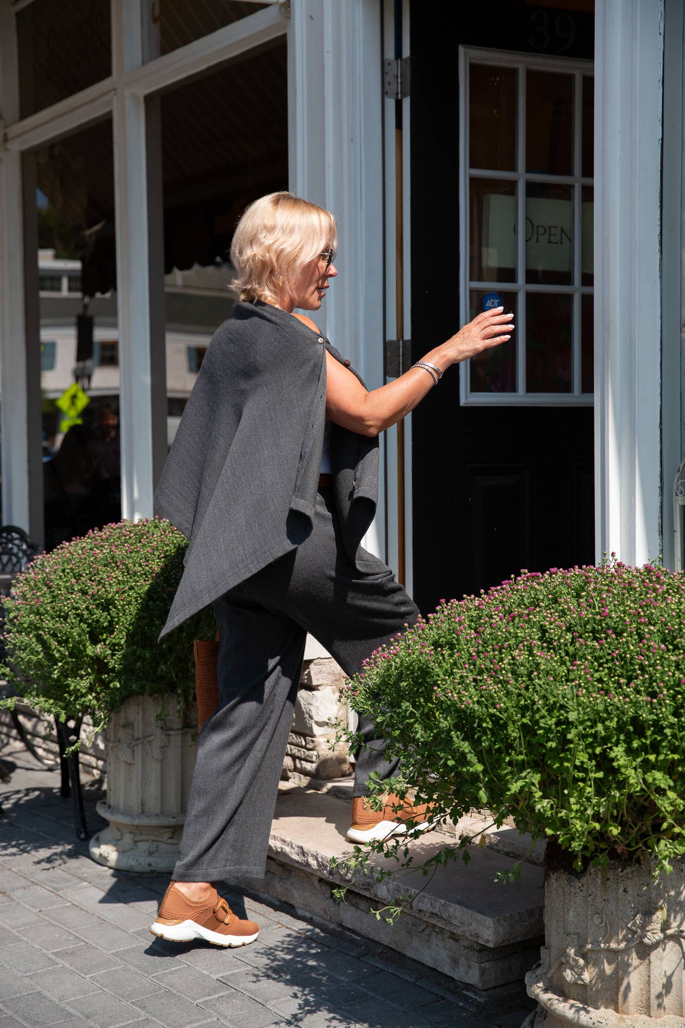 VIKOLINO - Wholesale Poncho - Women's - Merino Wool Poncho 17