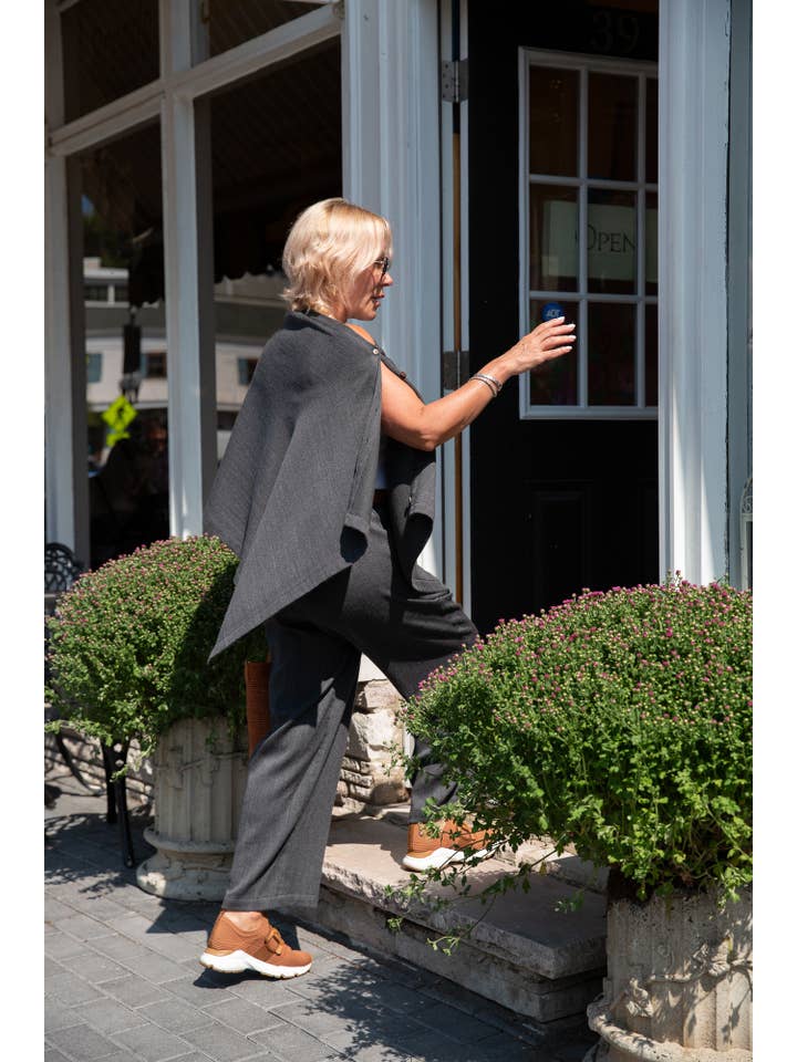 VIKOLINO - Wholesale Poncho - Women's - Merino Wool Poncho 17