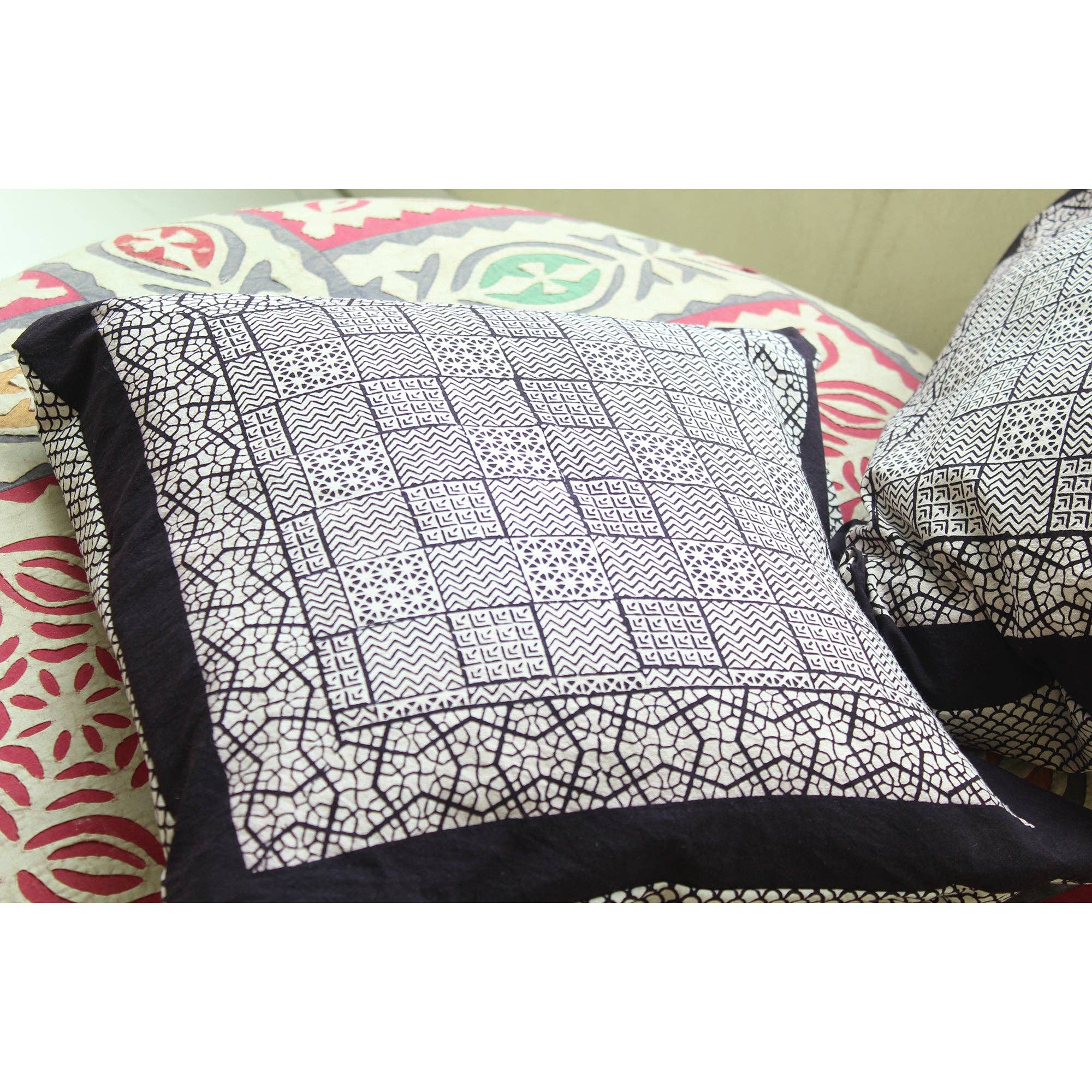 SVEZElife - Wholesale Throw Pillow Cover - Checks Mix & Seashell Bagh Hand Block Print Cotton Cushion Cover - White Black3
