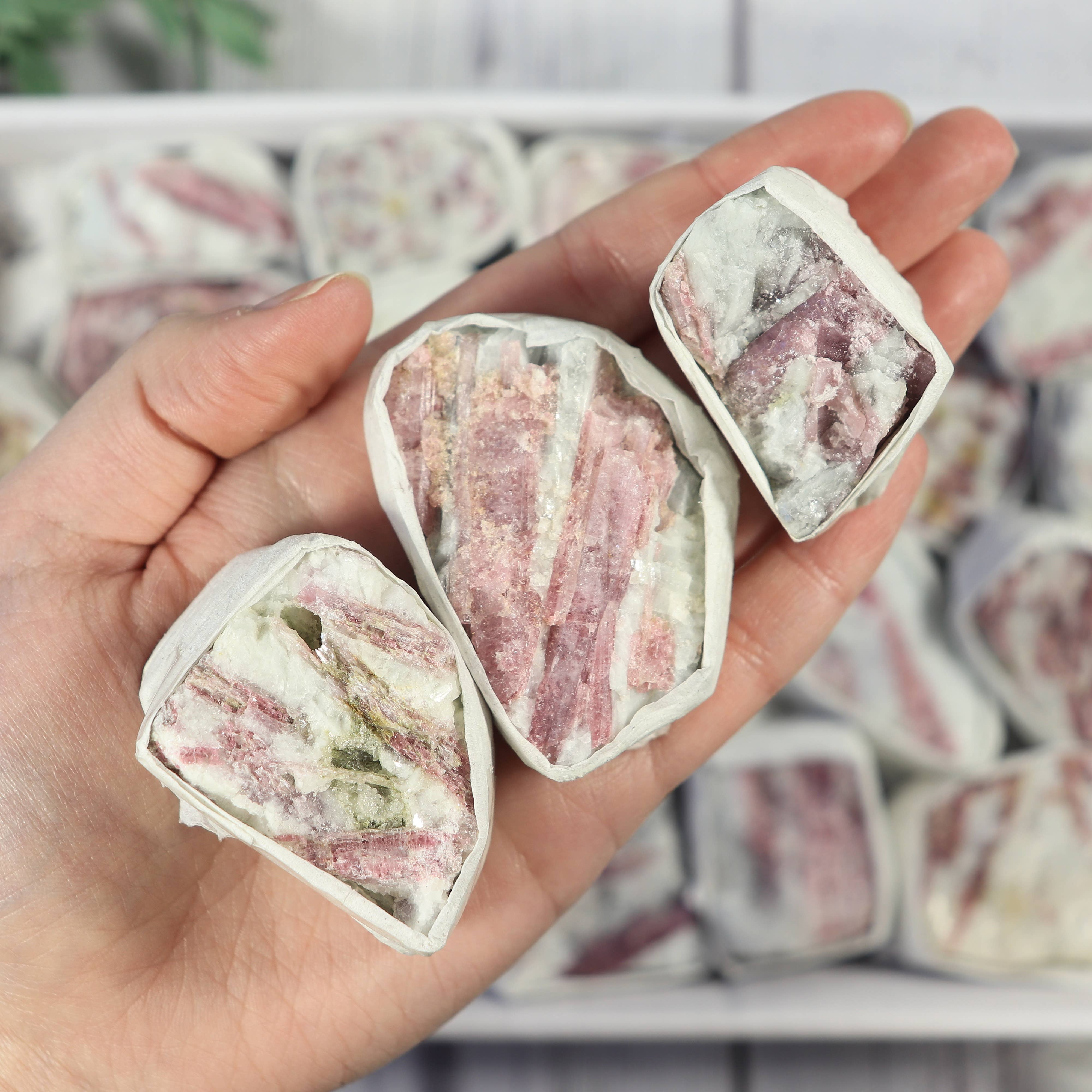 Natures Artifacts Inc - Vente Pierre et cristal de spiritualité - Plat en tourmaline rose - Cristal de tourmaline rose6