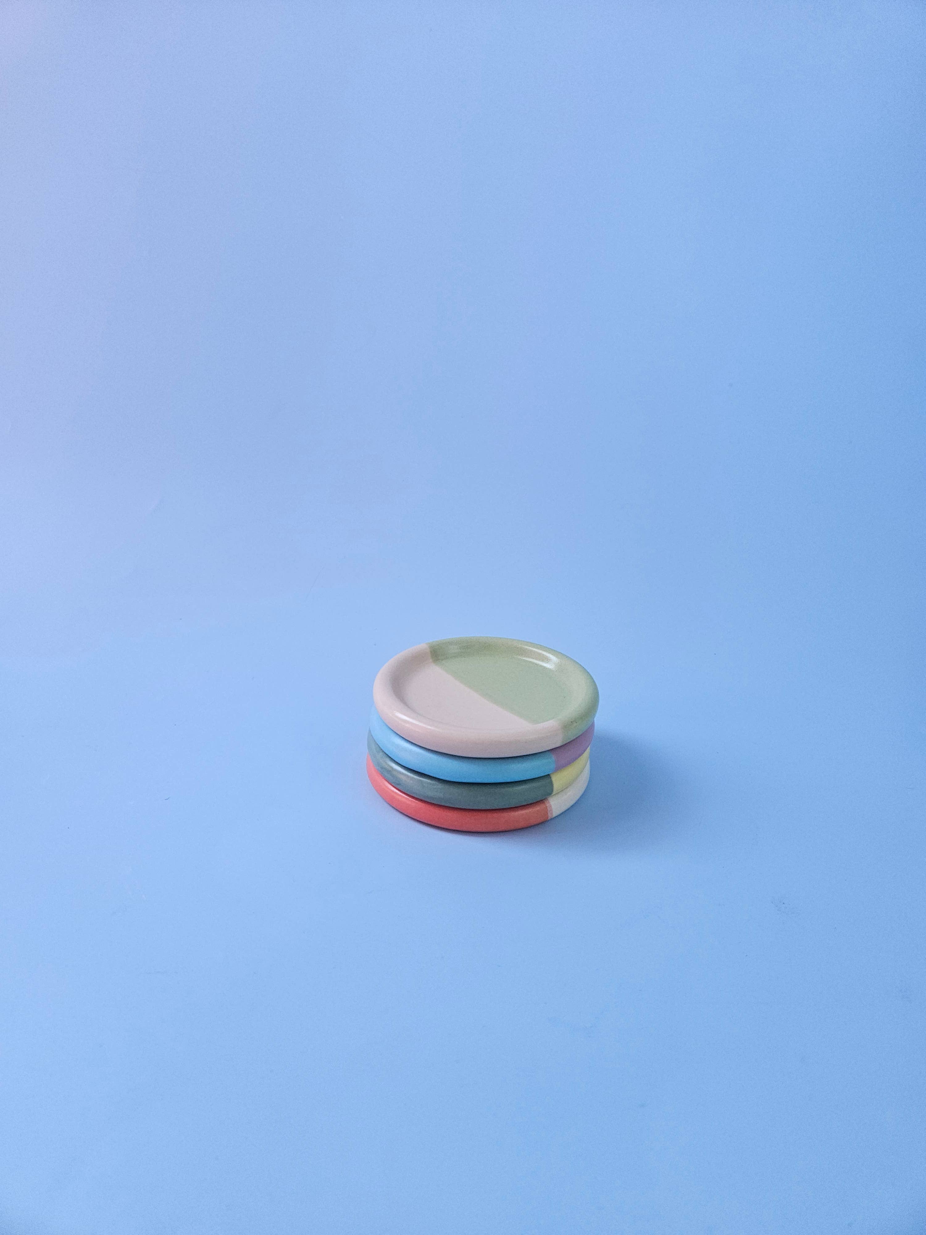 Bad Dogs Studio – Base de copos por atacado – Base de Copos Meio a Meio • Cerâmica Artesanal Colorida3