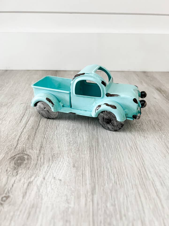 Camion métallique Mint Farmhouse pour la vente par Paper + Pallet
