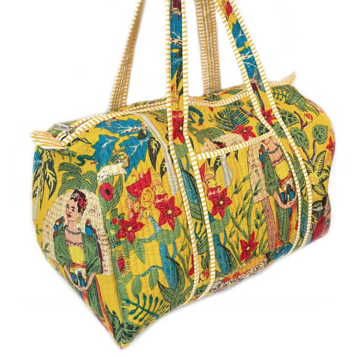 Grand sac polochon matelassé avec tissu jaune Frida Kahlo pour la vente par Satuit Trading Company