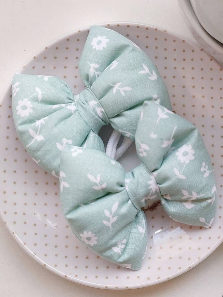 Lazos para el cabello con margaritas en menta para venta al por mayor de From Scratch Store