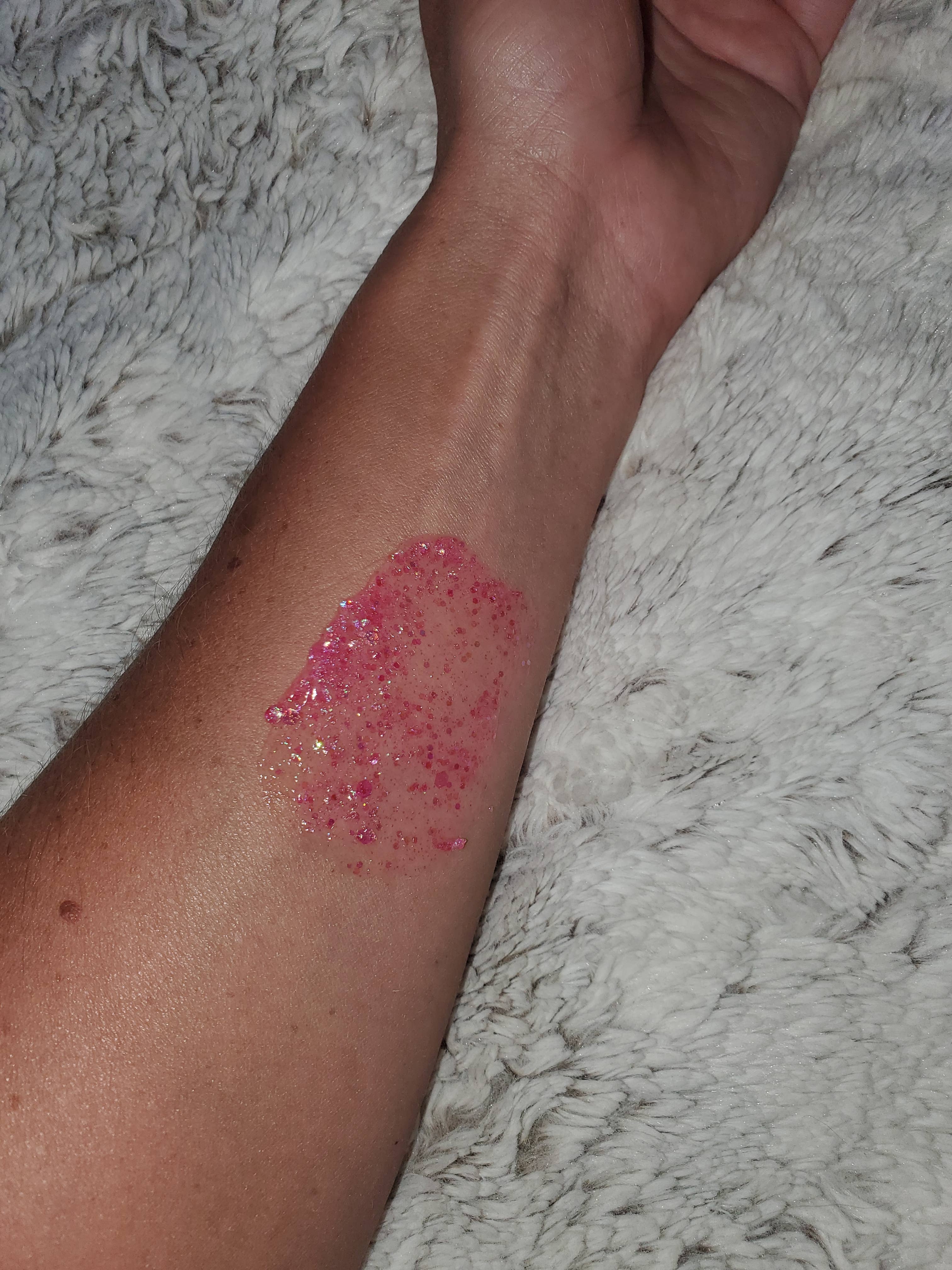 Heart n Sol - Wholesale Body Glitter/Shimmer - Hot pink hair and body glitter1