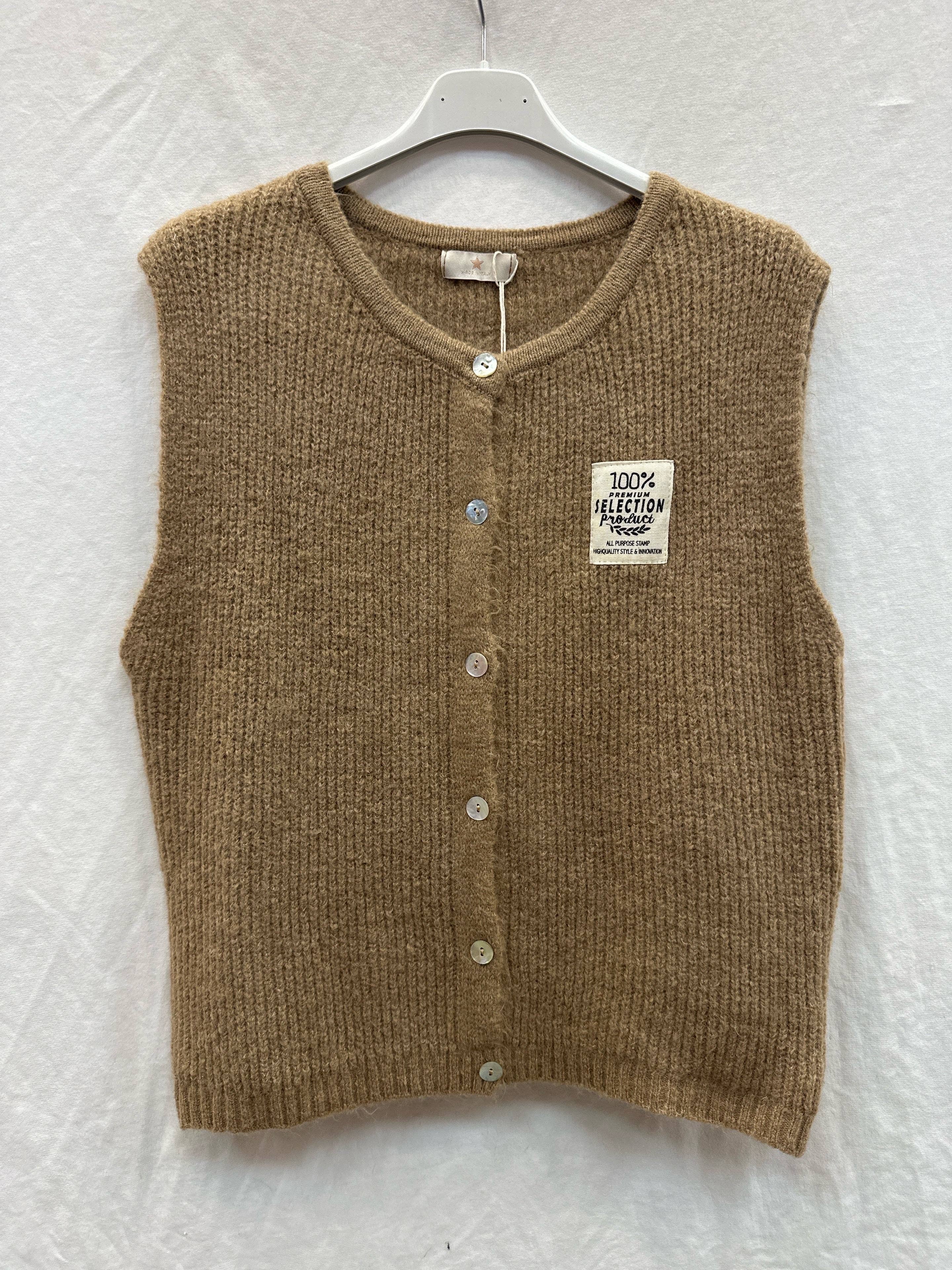 Mimi & Gogo - Wholesale Outerwear Vest - Women's - Knit vest with patch @35577_GiEcussonMaille14