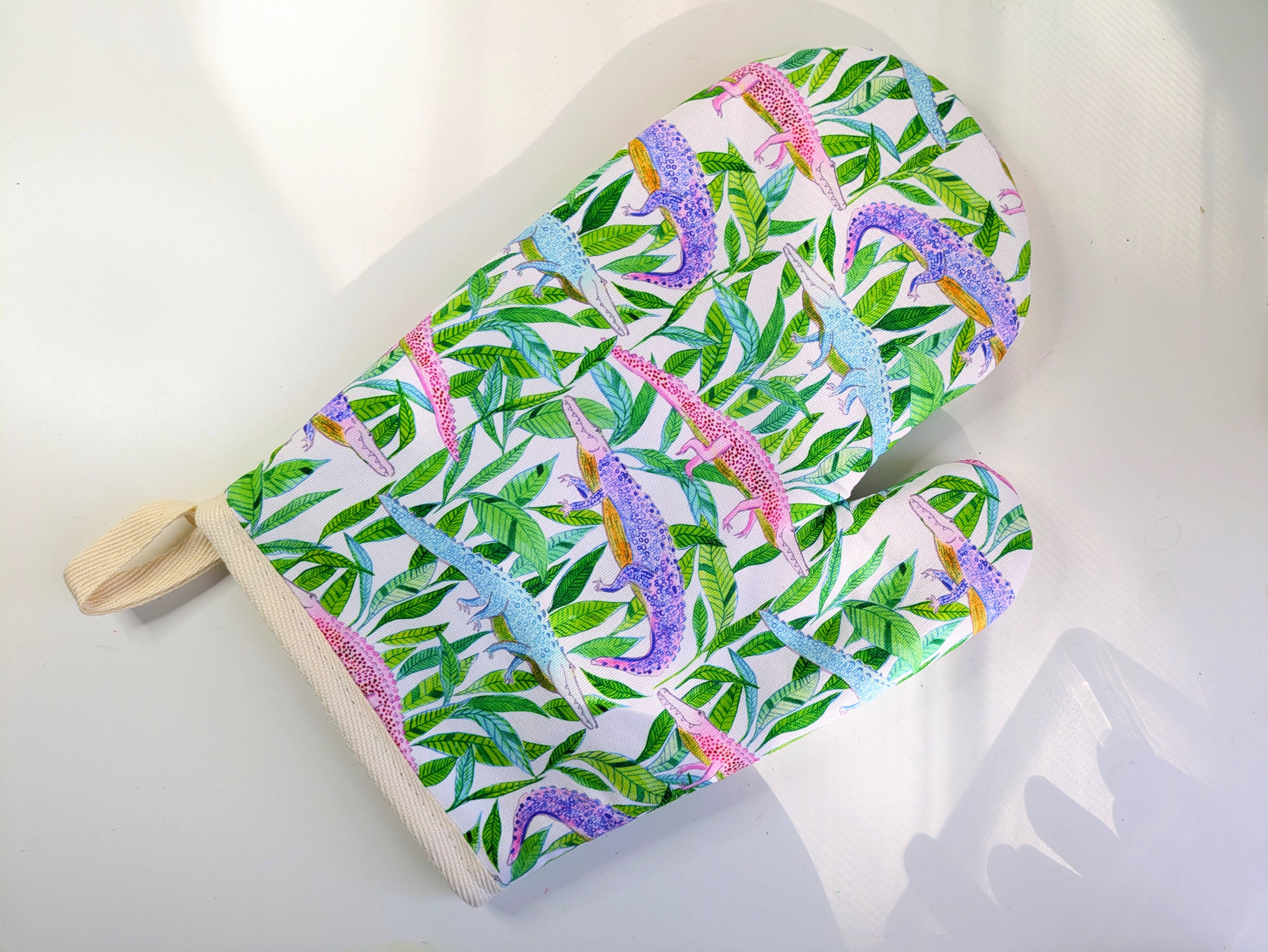 Natalie V. Mason - Wholesale Oven Mitt/Pot Holder - Oven Mitt & Pot Holder Set - Alligators (white)4