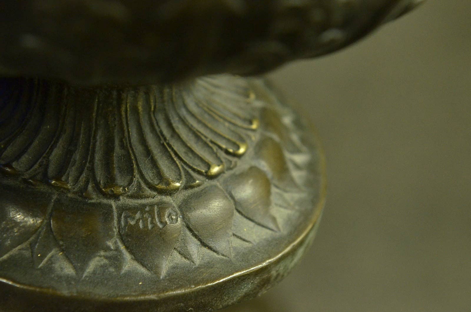 Bronzhaus - Wholesale Plant Pot - Original Signed Milo Elegant Vase Planter Plant Holder Bronze Sculpture Statue12