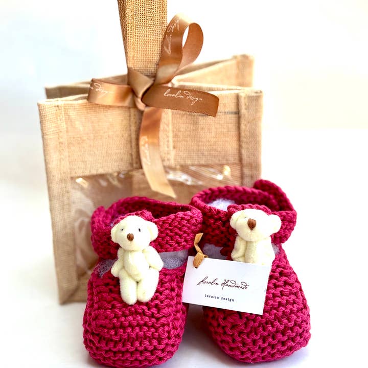 Körsbärsbjörnstövlar för wholesale av Loralin Design